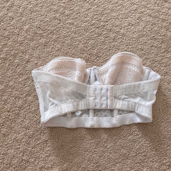 🚫SOLD on Mercari🚫 White Lace Bustier - Picture 2 of 4